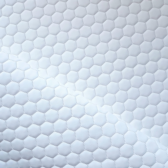 Tkanina tapicerska Ekoskóra pikowana heksagony biała